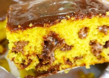 Bolo de Cenoura Trufado com Cobertura de Brigadeiro