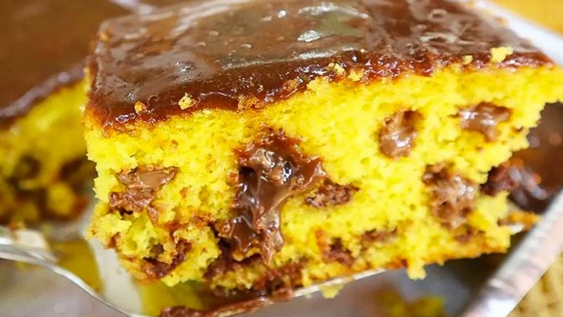 Bolo de Cenoura Trufado com Cobertura de Brigadeiro