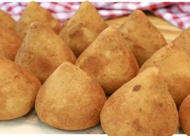 Coxinha com Massa de Batata e Farinha de Trigo