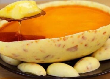 Ovo de Páscoa de Pudim com Calda Cremosa